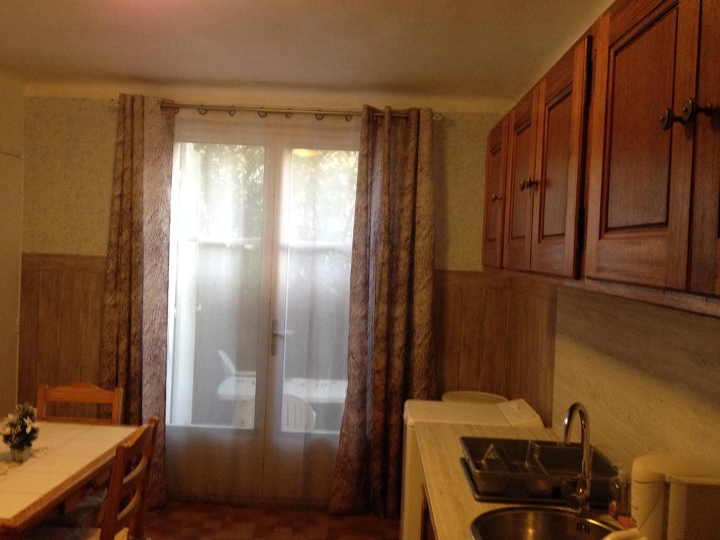 لو براديت Appartement La Plage En Provence الغرفة الصورة